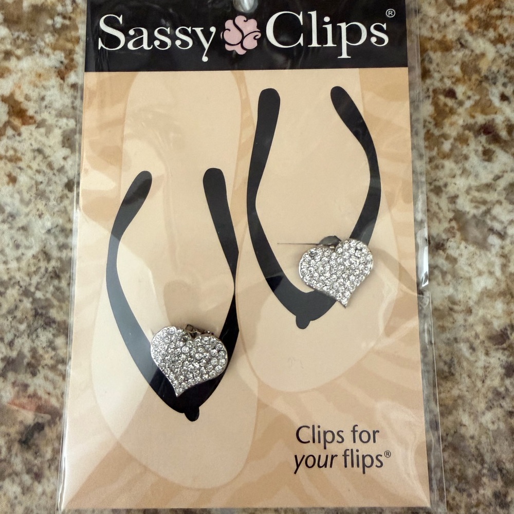 Rhinestone Heart Clips for your flip flops